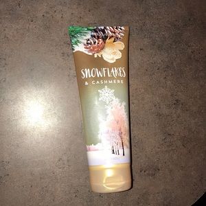 bath and body works snowflake and cashmere lotion